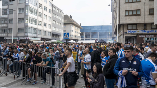 Casi 29.000 espectadores se dieron cita en Riazor para celebrar el Día de las Peñas y el triunfo blanquiazul