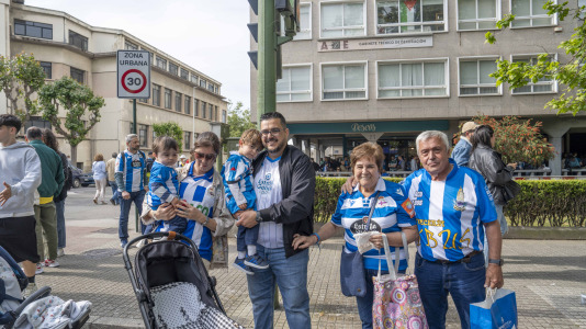 Casi 29.000 espectadores se dieron cita en Riazor para celebrar el Día de las Peñas y el triunfo blanquiazul