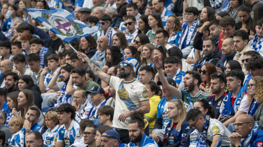 Casi 29.000 espectadores se dieron cita en Riazor para celebrar el Día de las Peñas y el triunfo blanquiazul