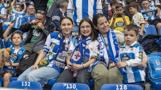 Casi 29.000 espectadores se dieron cita en Riazor para celebrar el Día de las Peñas y el triunfo blanquiazul
