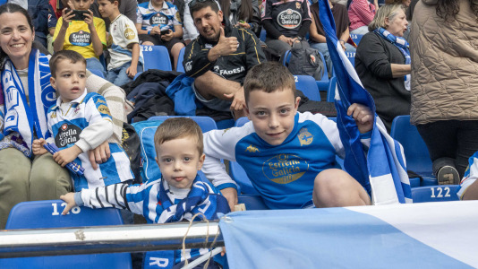 Casi 29.000 espectadores se dieron cita en Riazor para celebrar el Día de las Peñas y el triunfo blanquiazul