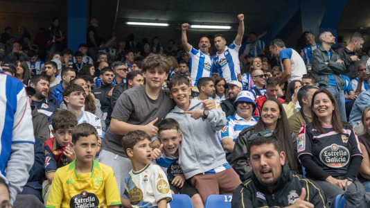Casi 29.000 espectadores se dieron cita en Riazor para celebrar el Día de las Peñas y el triunfo blanquiazul