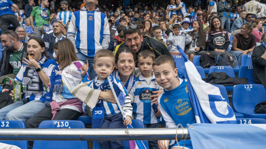 Casi 29.000 espectadores se dieron cita en Riazor para celebrar el Día de las Peñas y el triunfo blanquiazul