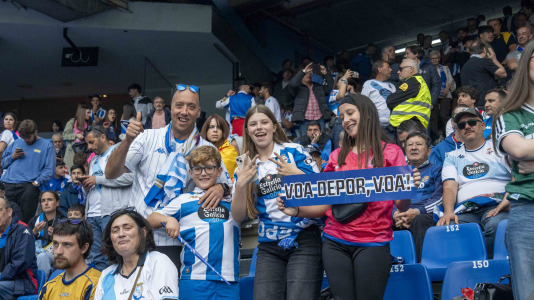 Casi 29.000 espectadores se dieron cita en Riazor para celebrar el Día de las Peñas y el triunfo blanquiazul