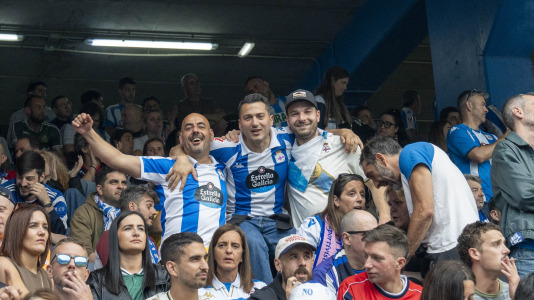 Casi 29.000 espectadores se dieron cita en Riazor para celebrar el Día de las Peñas y el triunfo blanquiazul