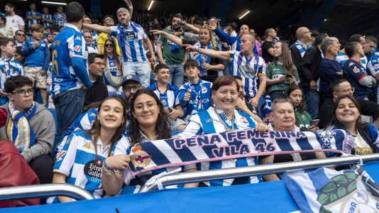 Casi 29.000 espectadores se dieron cita en Riazor para celebrar el Día de las Peñas y el triunfo blanquiazul