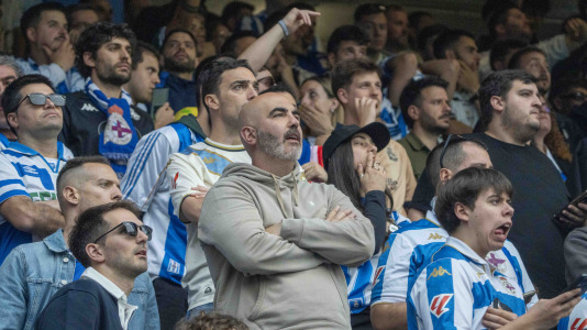 Casi 29.000 espectadores se dieron cita en Riazor para celebrar el Día de las Peñas y el triunfo blanquiazul