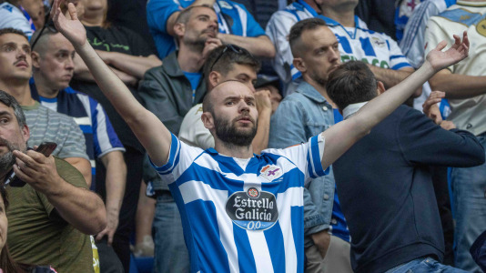 Casi 29.000 espectadores se dieron cita en Riazor para celebrar el Día de las Peñas y el triunfo blanquiazul