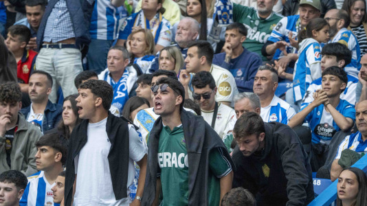 Casi 29.000 espectadores se dieron cita en Riazor para celebrar el Día de las Peñas y el triunfo blanquiazul