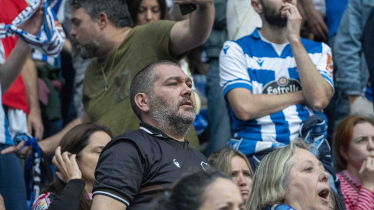 Casi 29.000 espectadores se dieron cita en Riazor para celebrar el Día de las Peñas y el triunfo blanquiazul