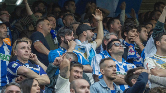 Casi 29.000 espectadores se dieron cita en Riazor para celebrar el Día de las Peñas y el triunfo blanquiazul