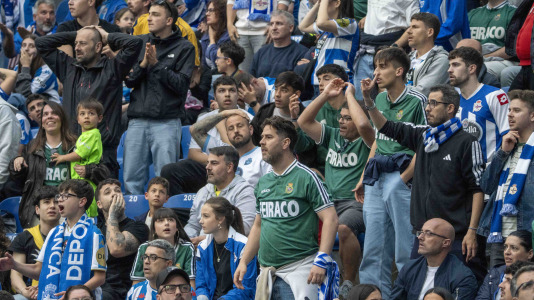 Casi 29.000 espectadores se dieron cita en Riazor para celebrar el Día de las Peñas y el triunfo blanquiazul