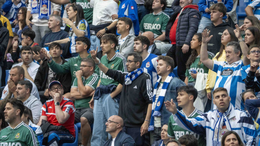Casi 29.000 espectadores se dieron cita en Riazor para celebrar el Día de las Peñas y el triunfo blanquiazul