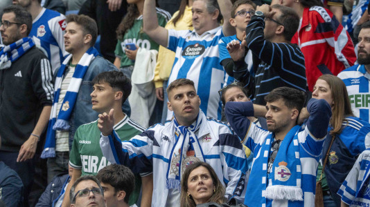 Casi 29.000 espectadores se dieron cita en Riazor para celebrar el Día de las Peñas y el triunfo blanquiazul