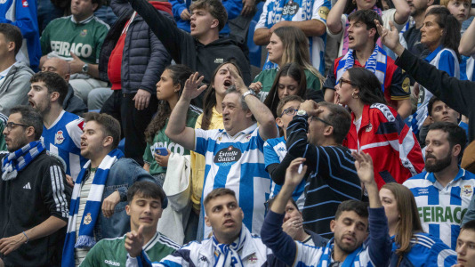 Casi 29.000 espectadores se dieron cita en Riazor para celebrar el Día de las Peñas y el triunfo blanquiazul