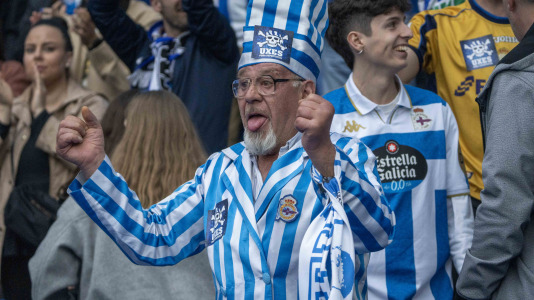 Casi 29.000 espectadores se dieron cita en Riazor para celebrar el Día de las Peñas y el triunfo blanquiazul