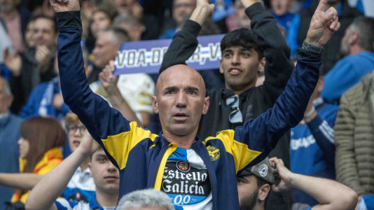 Casi 29.000 espectadores se dieron cita en Riazor para celebrar el Día de las Peñas y el triunfo blanquiazul