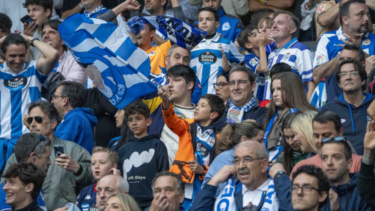 Casi 29.000 espectadores se dieron cita en Riazor para celebrar el Día de las Peñas y el triunfo blanquiazul