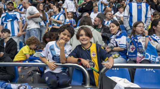 Casi 29.000 espectadores se dieron cita en Riazor para celebrar el Día de las Peñas y el triunfo blanquiazul