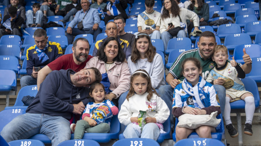 Casi 29.000 espectadores se dieron cita en Riazor para celebrar el Día de las Peñas y el triunfo blanquiazul