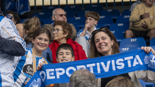 Casi 29.000 espectadores se dieron cita en Riazor para celebrar el Día de las Peñas y el triunfo blanquiazul