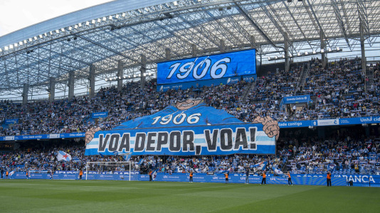 Casi 29.000 espectadores se dieron cita en Riazor para celebrar el Día de las Peñas y el triunfo blanquiazul