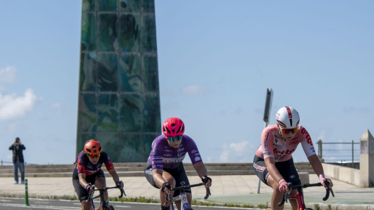 Paso de la Vuelta Ciclista a España femenina por A Coruña