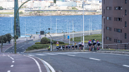 Paso de la Vuelta Ciclista a España femenina por A Coruña