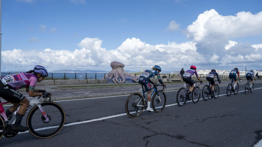 Paso de la Vuelta Ciclista a España femenina por A Coruña