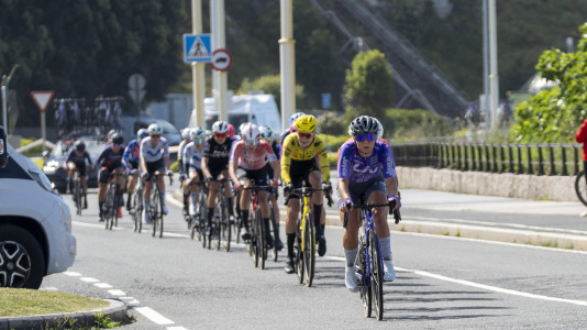 Paso de la Vuelta Ciclista a España femenina por A Coruña