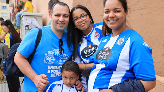 Cientos de seguidores animarl al equipo en el duelo con el Cádiz