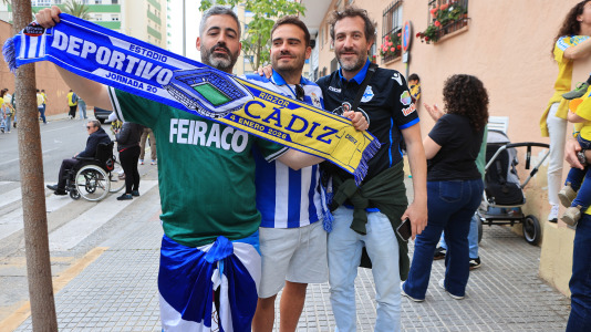 Cientos de seguidores animarl al equipo en el duelo con el Cádiz