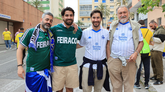 Cientos de seguidores animarl al equipo en el duelo con el Cádiz