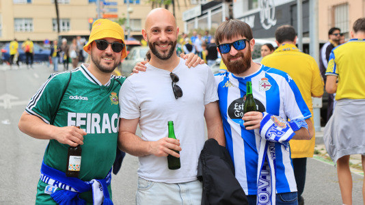 Cientos de seguidores animarl al equipo en el duelo con el Cádiz