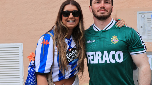 Cientos de seguidores animarl al equipo en el duelo con el Cádiz