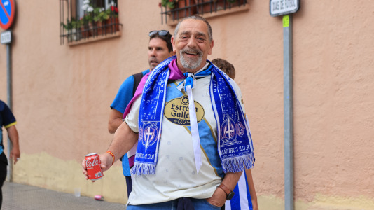 Cientos de seguidores animarl al equipo en el duelo con el Cádiz