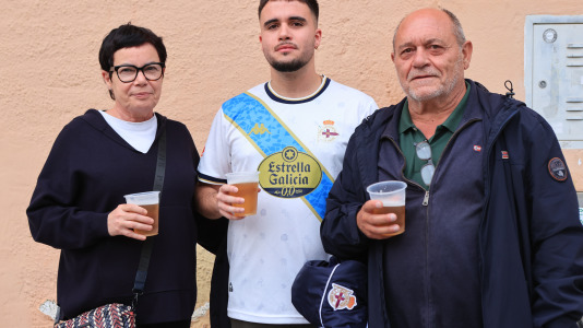 Cientos de seguidores animarl al equipo en el duelo con el Cádiz