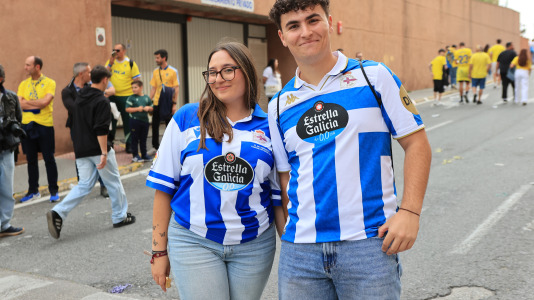 Cientos de seguidores animarl al equipo en el duelo con el Cádiz