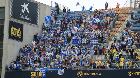 Cientos de seguidores animarl al equipo en el duelo con el Cádiz