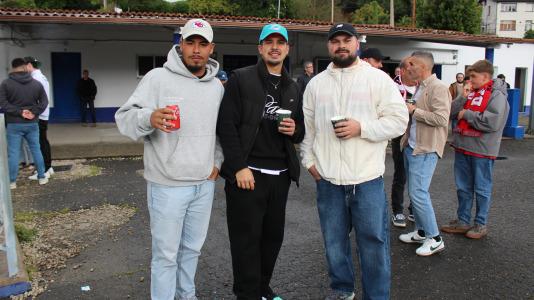 Equipo y afición celebraron sobre el césped de A Gándara