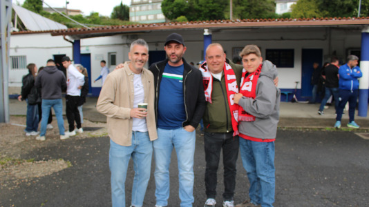 Equipo y afición celebraron sobre el césped de A Gándara