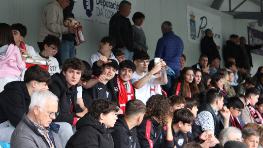 Equipo y afición celebraron sobre el césped de A Gándara