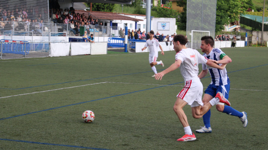 Equipo y afición celebraron sobre el césped de A Gándara