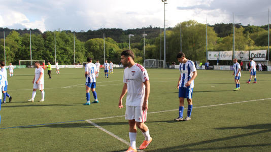 Equipo y afición celebraron sobre el césped de A Gándara