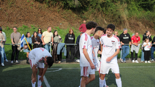Equipo y afición celebraron sobre el césped de A Gándara