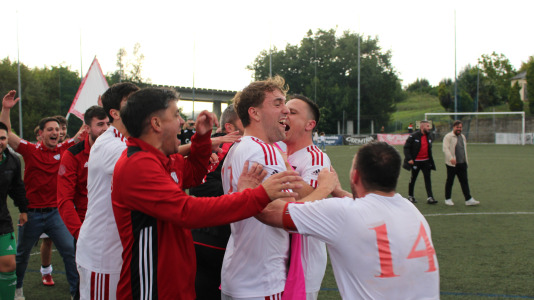 Equipo y afición celebraron sobre el césped de A Gándara