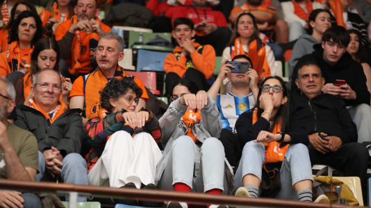 Cerca de 5.000 seguidores se dieron cita para presenciar la victoria del Básquet Coruña ante Menorca