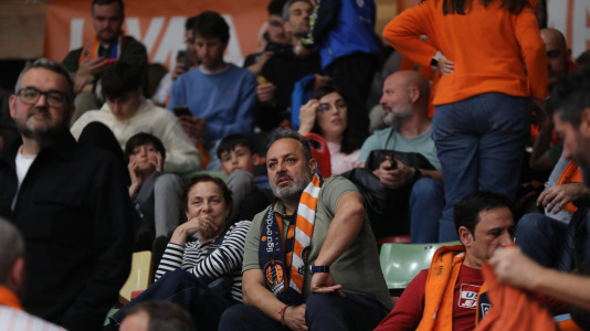 Cerca de 5.000 seguidores se dieron cita para presenciar la victoria del Básquet Coruña ante Menorca