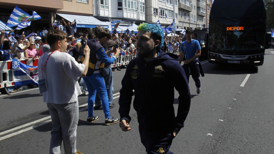 La afición del Dépor se citó en Riazor horas antes del partido ante el Andorra para recibir al equipo