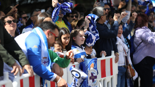 La afición del Dépor se citó en Riazor horas antes del partido ante el Andorra para recibir al equipo
